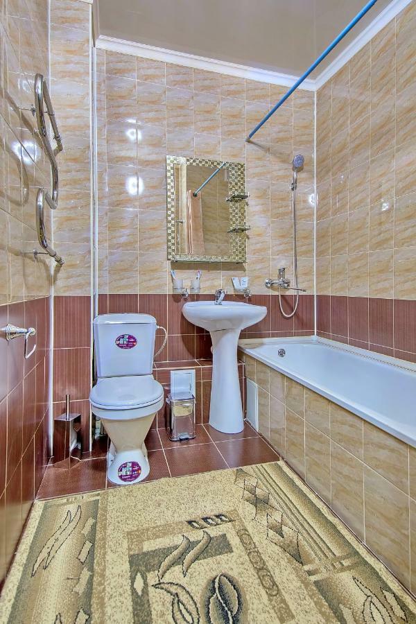 Cozy Apartment On Rozybakiev 145. Atakent Almatî Exterior foto